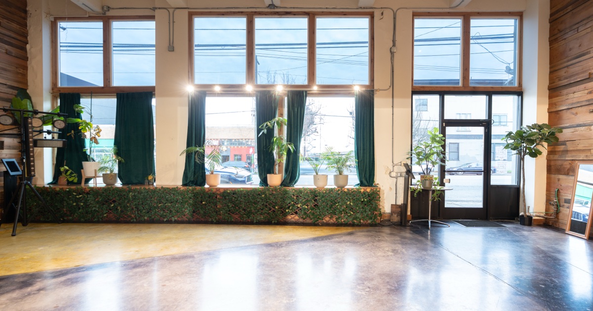 1712 Studios front area